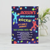 Jongens Rock Klimmen Verjaardagsfeestuitnodiging Kaart (Staand voorkant)