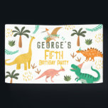 Jongens Schattigee dinosaurus T-Rex Kids Verjaarda Spandoek<br><div class="desc">Maak je klaar om te brullen van opwinding! Deze leuke en moderne jongensverjaardagswelkomstbanner heeft vijf schattige dinosaurusillustraties, waaronder een vriendelijke T-Rex, ideaal voor elke kleine dino-liefhebber. Deze bewerkbare verjaardagsbanner voor dinosaurussen kan worden gepersonaliseerd met de naam en leeftijd van uw kind, waardoor het ideaal is voor verjaardagsdecor. Ontworpen voor een...</div>