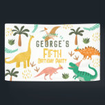 Jongens Schattigee dinosaurus T-Rex Kids Verjaarda Spandoek<br><div class="desc">Maak je klaar om te brullen van opwinding! Deze leuke en moderne jongensverjaardagswelkomstbanner heeft vijf schattige dinosaurusillustraties, waaronder een vriendelijke T-Rex, ideaal voor elke kleine dino-liefhebber. Deze bewerkbare verjaardagsbanner voor dinosaurussen kan worden gepersonaliseerd met de naam en leeftijd van uw kind, waardoor het ideaal is voor verjaardagsdecor. Ontworpen voor een...</div>