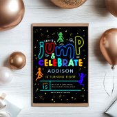 Jongens springen en stuiteren neon trampoline verj kaart