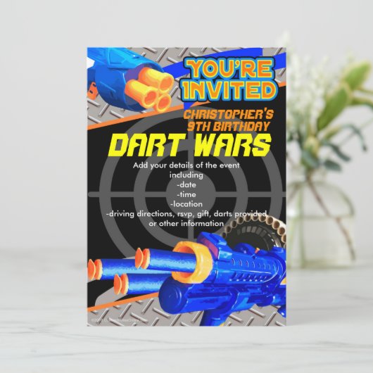 Jongens Verjaardagsfeestuitnodiging Dart Wars Kaart (Staand voorkant)