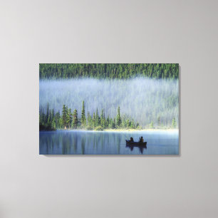 Jongens vissen op Waterfowl Lake, Banff National Canvas Afdruk