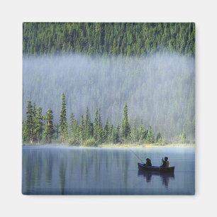 Jongens vissen op Waterfowl Lake, Banff National Magneet
