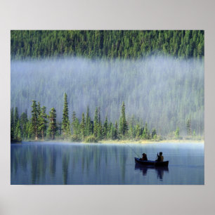 Jongens vissen op Waterfowl Lake, Banff National Poster