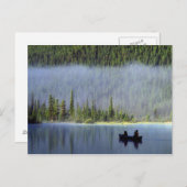 Jongens vissen vanuit kano met nevel briefkaart (Voorkant / Achterkant)