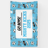 Jongens voetbalteam steunen blauw spandoek (Verticaal)