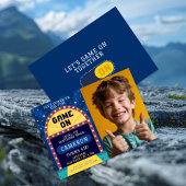 Jongensspel op verjaardagsfeestje met foto kaart