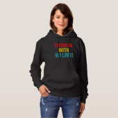Jongere met No Limit-kleding Hoodie (Voorkant volledig)