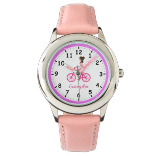 Jongerenmeisje met pony staart een roze fiets horloge