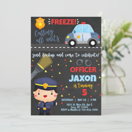 Jongerenverjaardagsuitnodiging van de politieagent kaart (Staand voorkant)