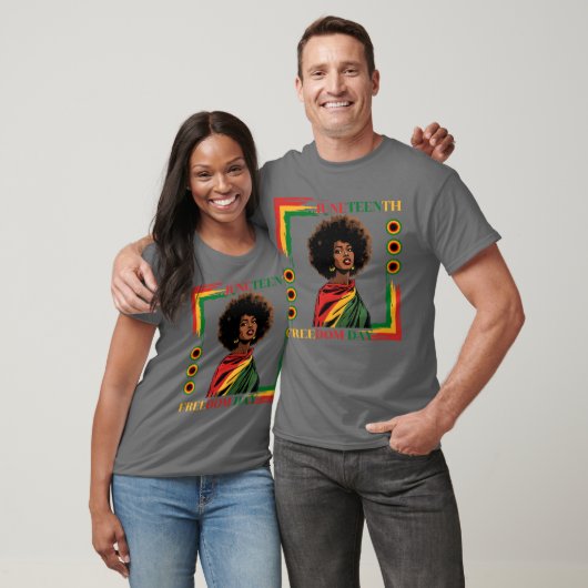 Jongste Afro-vrouw gedrapeerd in vrijheidsvlag T-shirt (Unisex)