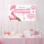 Jongste Disco Rodeo Meidenavond Spandoek<br><div class="desc">Dit ontwerp toont een wilde cowgirl met roze hoorns. Perfect voor je laatste disco of laatste rodeo meidenavond! Yee Haw! Bekijk de hele collectie voor meer bijpassende items!</div>