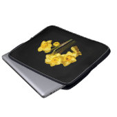 Jonquil Flowers Laptop Hoesje Sleeve (Voorkant onderkant)