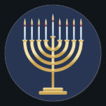 Joodse Chanoeka menorah Ronde Sticker<br><div class="desc">Joodse menora kandelaar met kaarsen op blauwe achtergrond.</div>