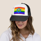 Joodse Gay Pride Flag Trucker Pet (In situ)