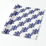 Joodse kandlesticks-and-Star-1-White Cadeaupapier<br><div class="desc">Joodse-Kandlesticks-en-Star-1 van mijn nieuwe joodse Collectie die nu winkels binnenkomt... Kandlesticks-and-Star-1. Een grote drievoudige gelaagde (digitale) hammered Star van David met twee decoratieve kandelaars en houders. De kaarsen lijken aangestoken. De ster en de houders zijn blauw en zilver. Dit ontwerp is beschikbaar in aangepaste patronen en kleuren. Zoek dit ontwerp...</div>