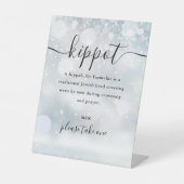 Joodse Winter Weddenschap Kippot Script Yarmulke Reclamebord Met Voetstuk (Voorkant)