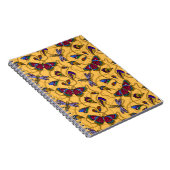 Joodvlinders en libellen op geel notitieboek (Rechterzijde)