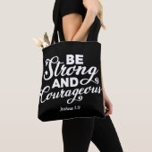 Joshua 1:9 T-shirt: Courageous Faith Statement Tote Bag (Dichtbij)