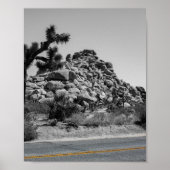 Joshua Tree Rocks met Road - Foto van Californië Poster (Voorkant)