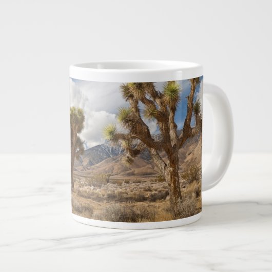 Joshua Trees in woestijn Grote Koffiekop (Voorkant rechts)