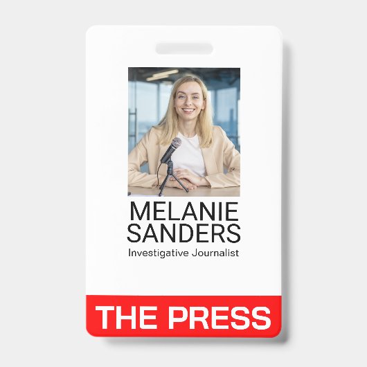 Journalist glimlachend op camera badge (Voorzijde)