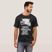 Journalist Koffee Journalism Sleep Grafisch herhal T-shirt (Voorkant volledig)