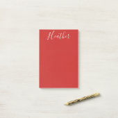 Jouw aangepaste witte script op rood post-it® notes (Op bureau)