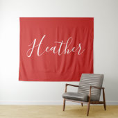 Jouw aangepaste witte script op rood wandkleed (In Situ (horizontaal))