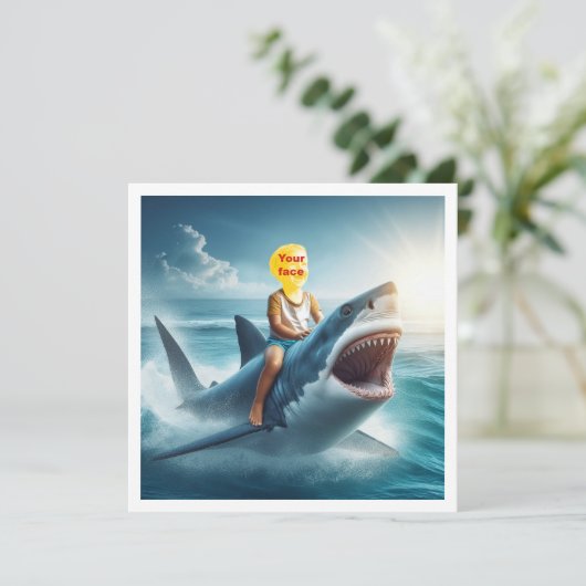 Jouw kind rijdend op een haai, zet mijn gezicht op kaart (Staand voorkant)