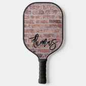Jouw naam als graffiti op een rode bakstenen muur pickleball paddle (Achterkant)