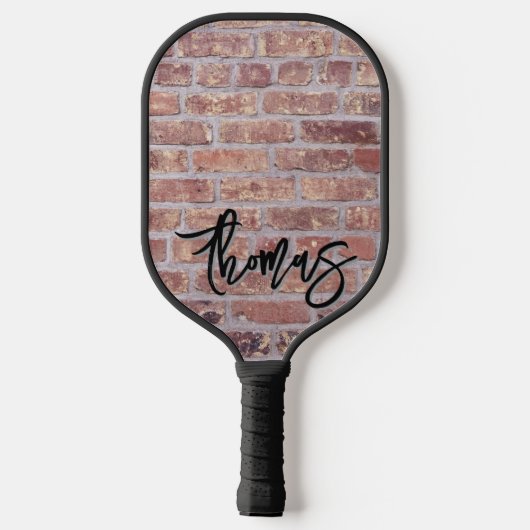 Jouw naam als graffiti op een rode bakstenen muur pickleball paddle (Achterkant)