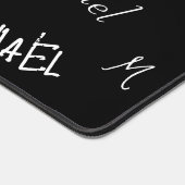 Jouw naam en monogram aangepast patroonzwart bureaumat (Hoek)