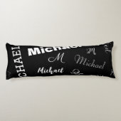 Jouw naam en monogram aangepast patroonzwart lichaamskussen (Achterkant)