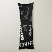 Jouw naam en monogram aangepast patroonzwart lichaamskussen (Achterkant (Verticaal))