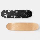 Jouw naam en monogram aangepast patroonzwart persoonlijk skateboard (Horizontaal)