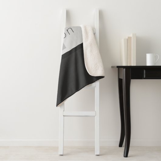 Jouw naam en monogram | Grays & Faux Silver-look Sherpa Deken (In situ)