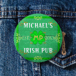 Jouw naam Irish Pub Green Ronde Button 3,2 Cm<br><div class="desc">Creëer uw eigen aangepast Iers model van de kroonbar met deze sjabloon. Het ontwerp is gemaakt om er als oud groen hout uit te zien, met veel bloei in tinten groen, wit, oranje en goud. Het ontwerp bevat ook vijf shamrocks/klavers. Het kan worden gepersonaliseerd met uw eigen naam, initialen/monogram en...</div>