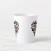 Jouw naam Leopard Cheetah Pattern Heart Latte Mok (Voorkant)