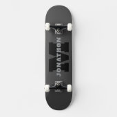 Jouw naam of bedrijfsnaam | Modern mannelijk grijs Persoonlijk Skateboard (Voorkant)