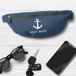 Jouw naam of Boot  Nautisch Anker Heuptasje<br><div class="desc">Een nautisch thema reis fanpakket met uw gepersonaliseerde naam, bootnaam, favoriete zeillocatie of andere gewenste tekst in een moderne, stenciltypografie. Dit prachtig eenvoudige maar stijlvolle ontwerp is voorzien van een op maat gemaakt bootanker en tekst in wit gemarkeerd door de zakken stoffige marineblauwe kleur en zwarte riem. U kunt het...</div>