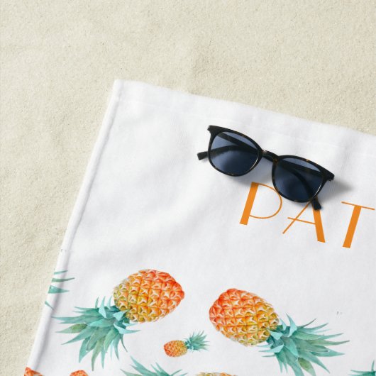 Jouw naam op een ananas tropisch hout strandlaken (In situ)