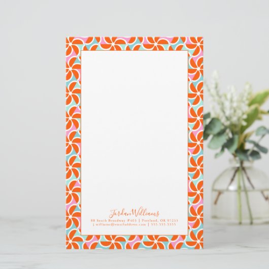 Jouw naam toevoegen | Retro Oranje Wedge Patroon Briefpapier (Staand voorkant)