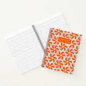 Jouw naam toevoegen | Retro Oranje Wedge Patroon Notitieboek (Binnen)
