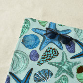 Jouw naam toevoegen | Shades van blauwe zeeschelpe Strandlaken (In situ)