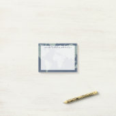 Jouw naam toevoegen | Wereldkaart blauwe linen Post-it® Notes (Op bureau)