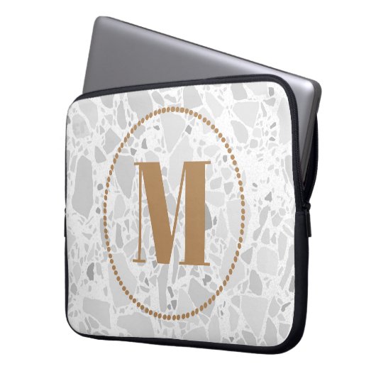 Jouw naam van het moderne Patroonmonogram Terrazzo Laptop Sleeve (Voorkant Links)