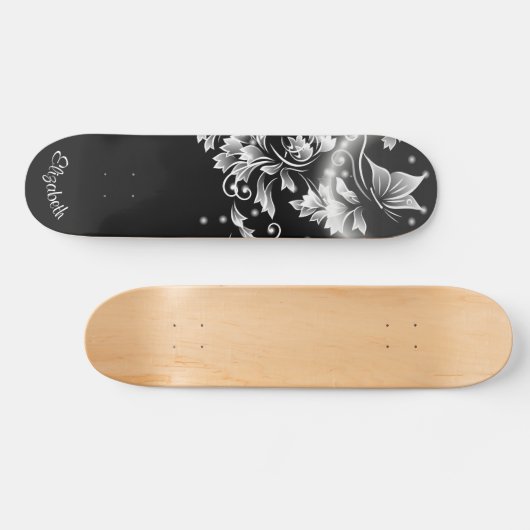 Jouw naam van zwarte en witte vlindervlinder persoonlijk skateboard (Horizontaal)