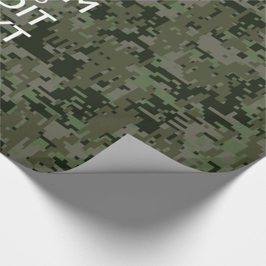 Jouw tekst Digital Camouflage Olive Green Keep Cal Cadeaupapier (Hoek)