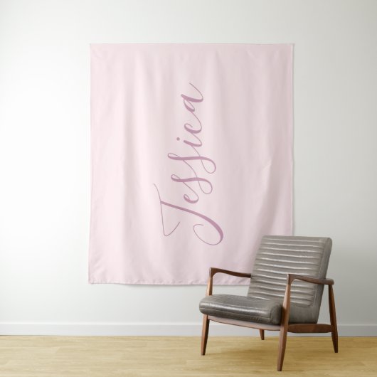 Jouw tekst | Elegant Script & Zacht Blush Roze Wandkleed (In situ)